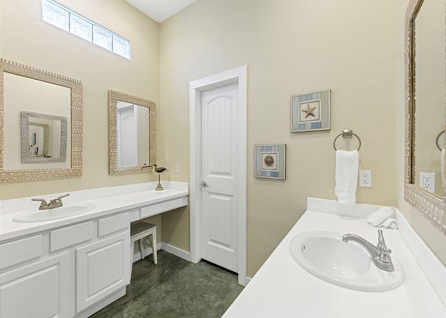 Ensuite bathroom with double vanity