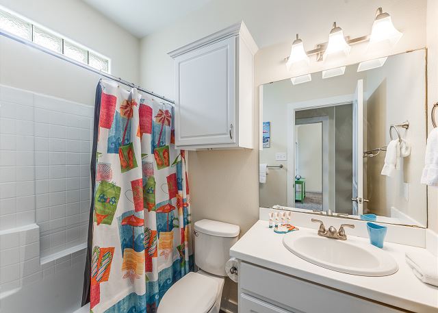 Secondary shared bathroom with tub/shower combo