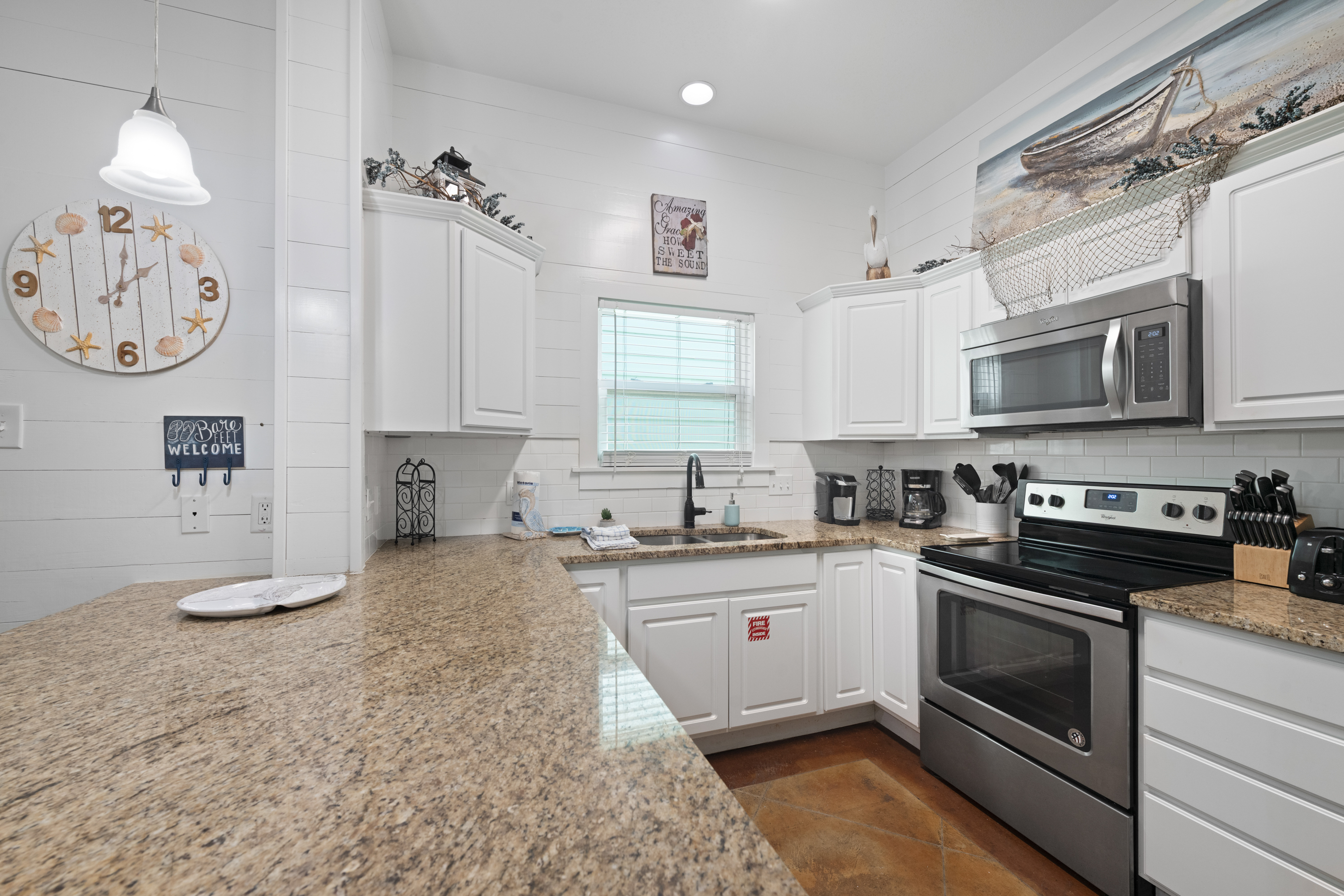 Ample Counter Space for Meal Prep 