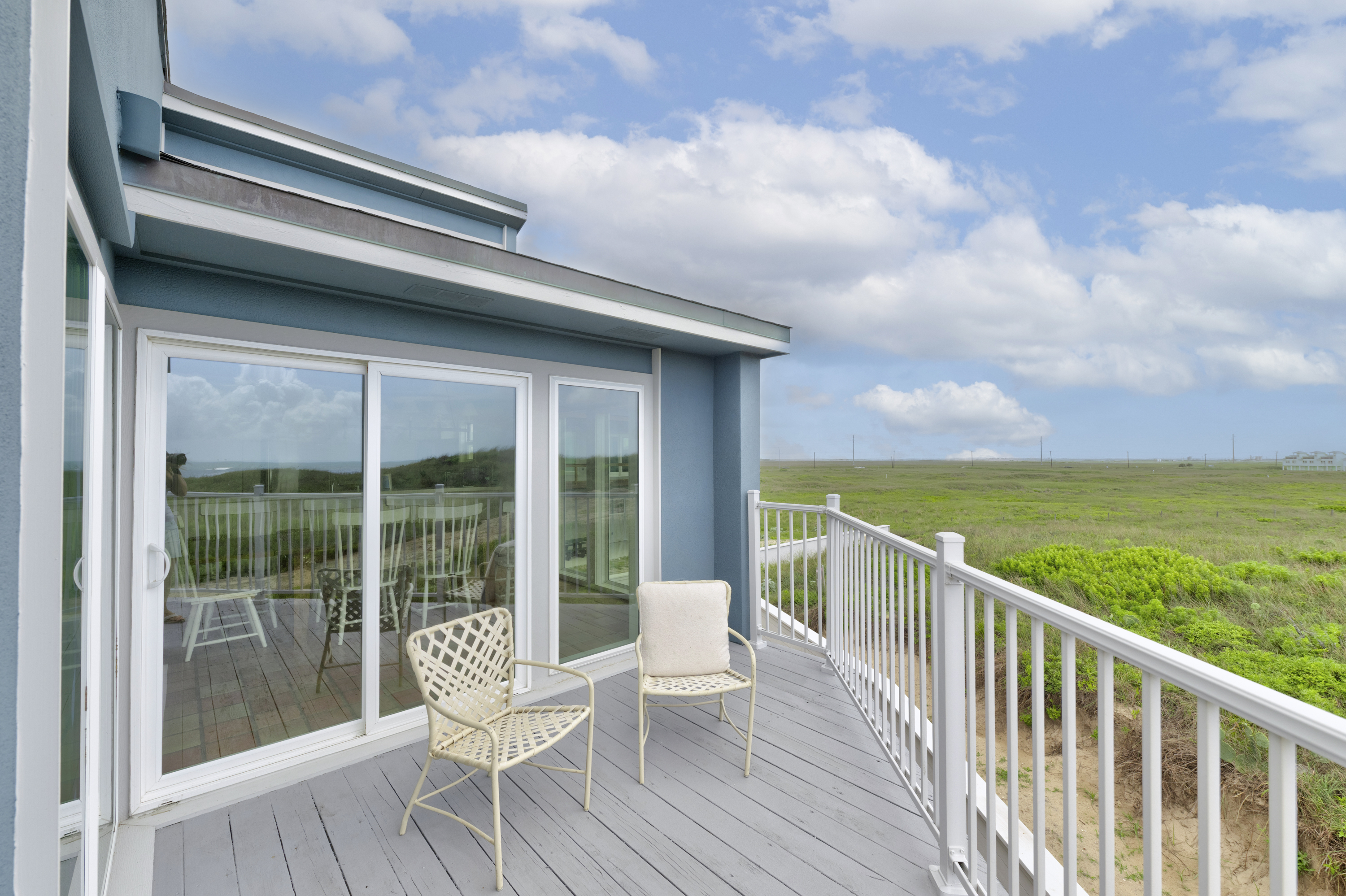Balcony Breezes, Coastal Ease