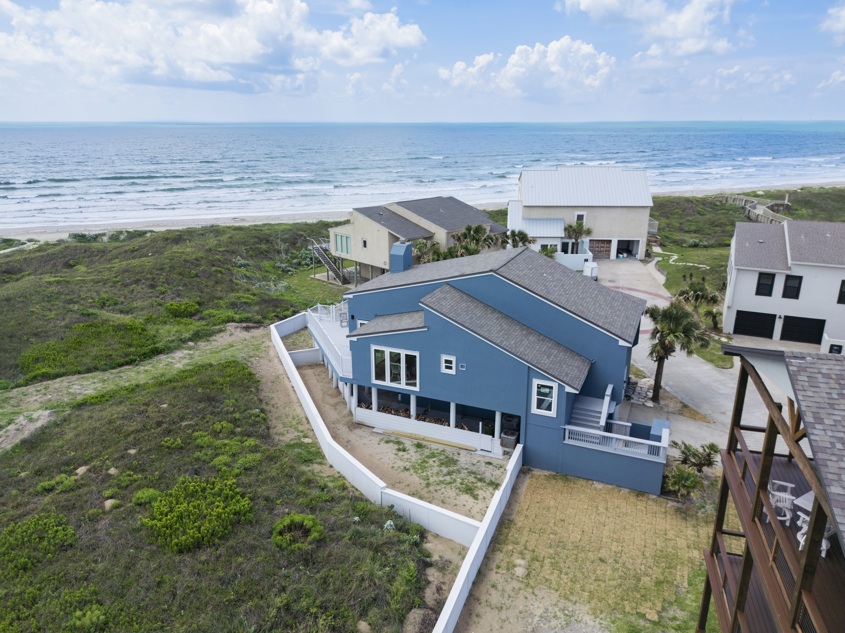 Castillo de Arena AR2''s Prime Beachfront Location with Sweeping Coastal Views