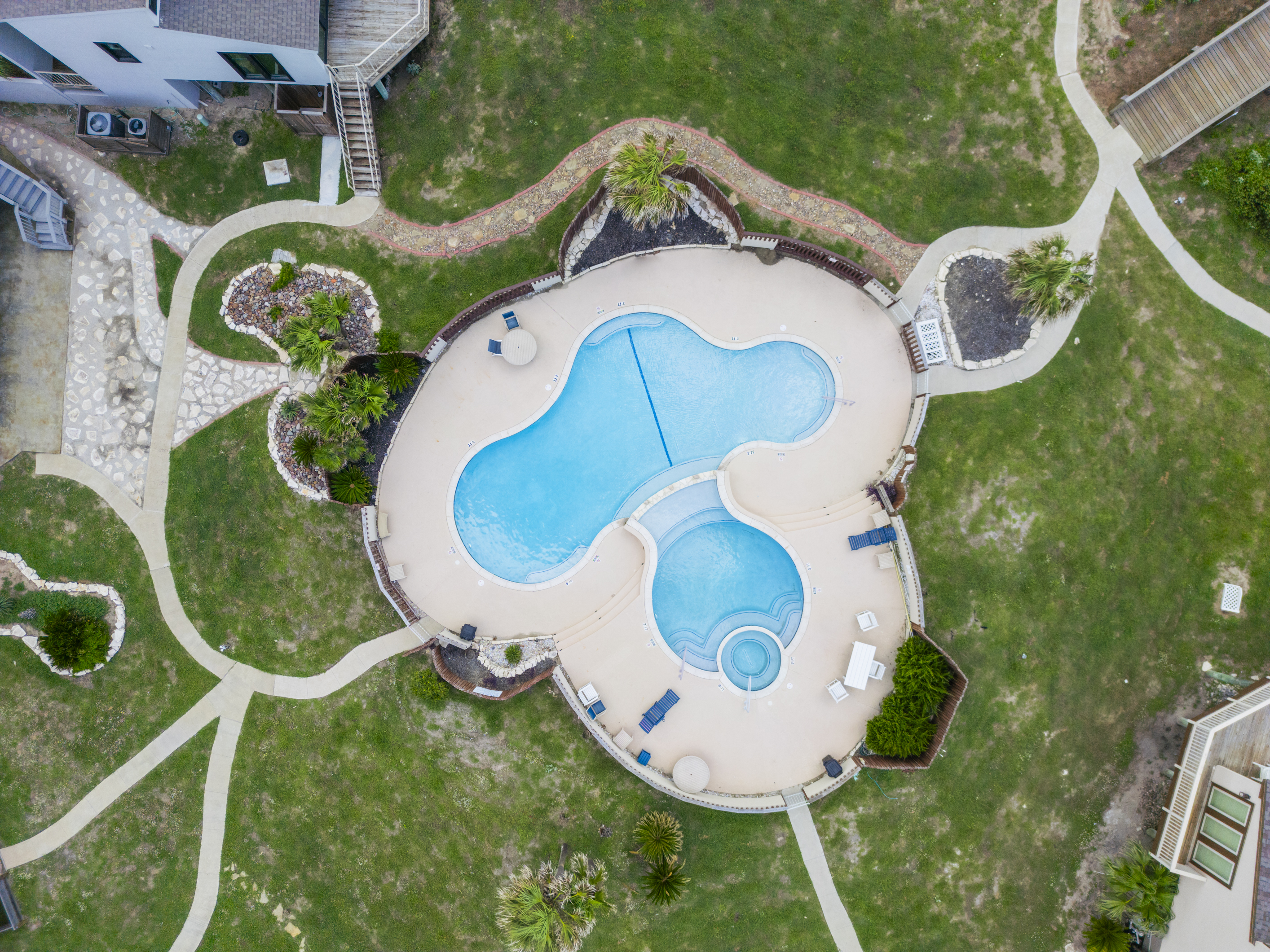 Beachfront or Poolside Retreats - Your Paradise, Your Choice 