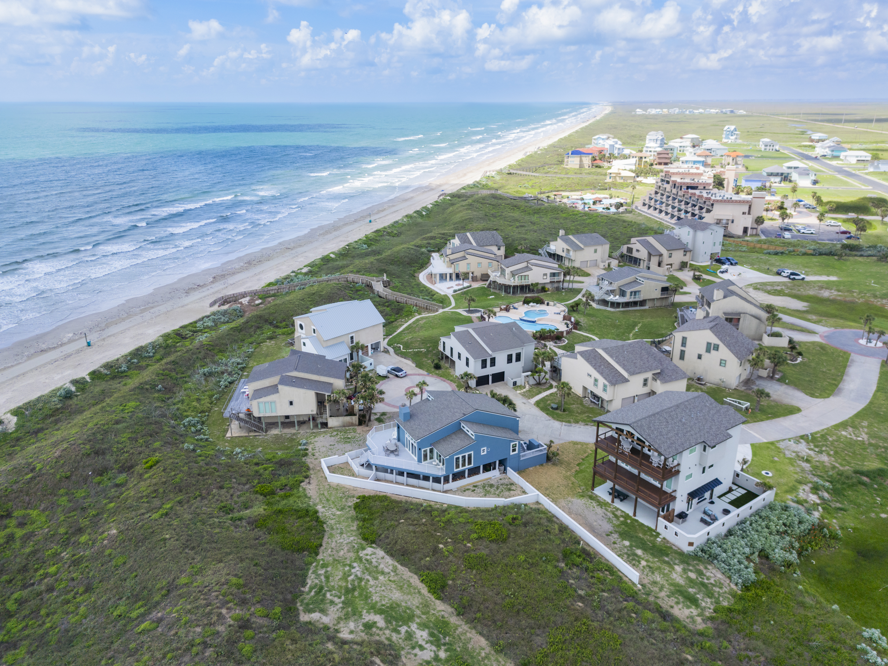 AR2 Castillo de Arena Offers Beachfront Views from Admiral''s Row