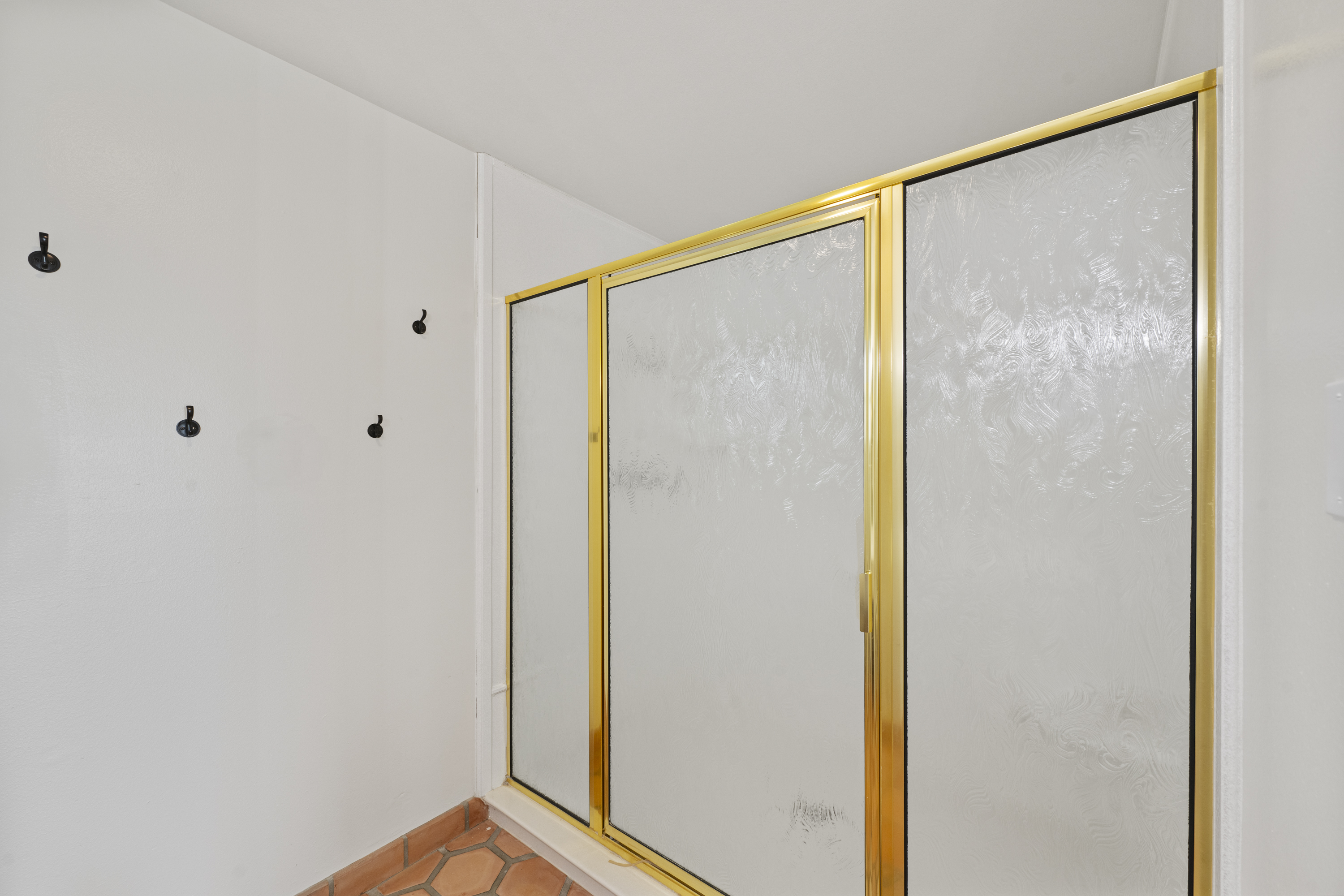 Luxurious Primary King Suite''s Walk-In Shower 