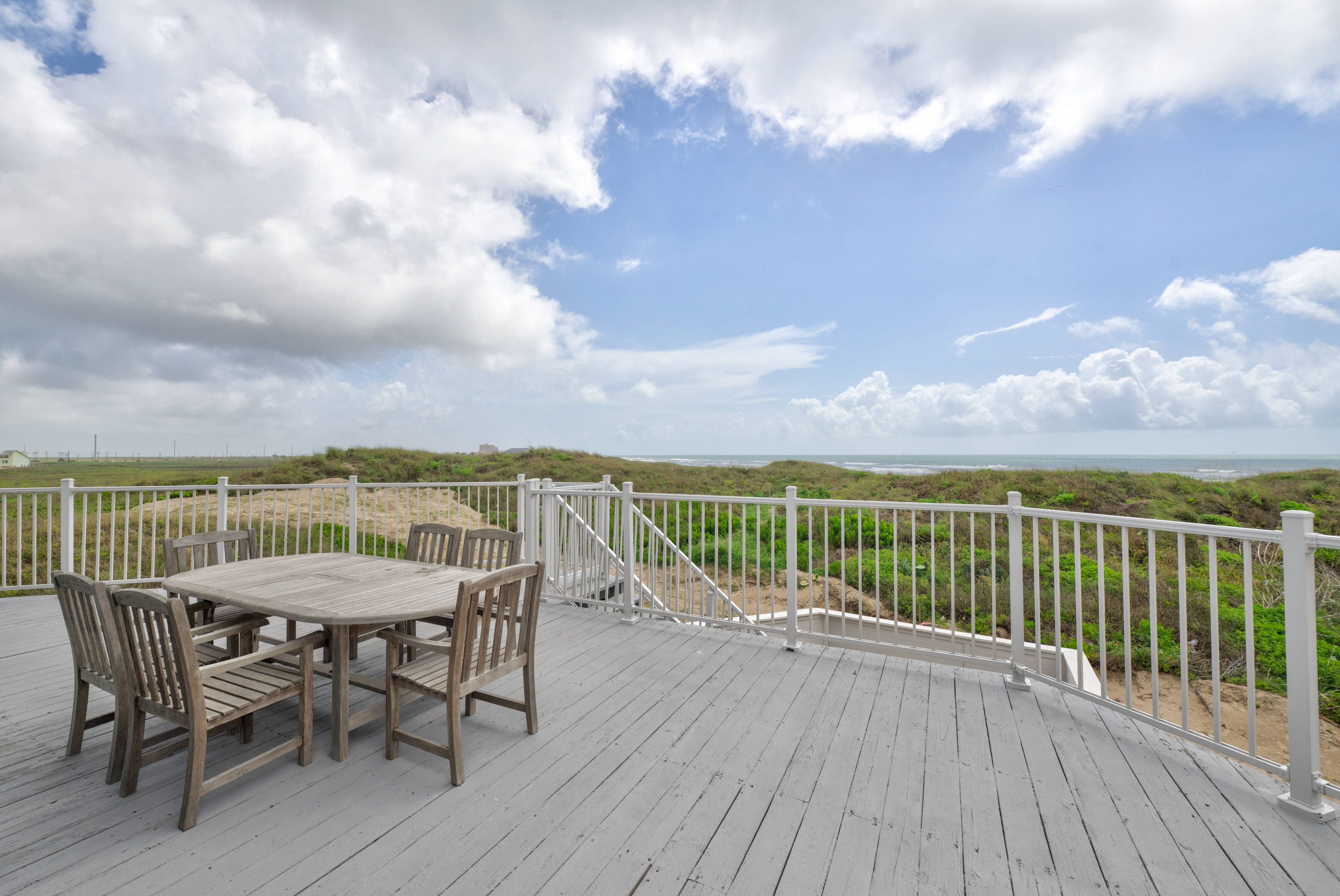 Let the Gulf Coast Horizon Dazzle - Right from Your Balcony!