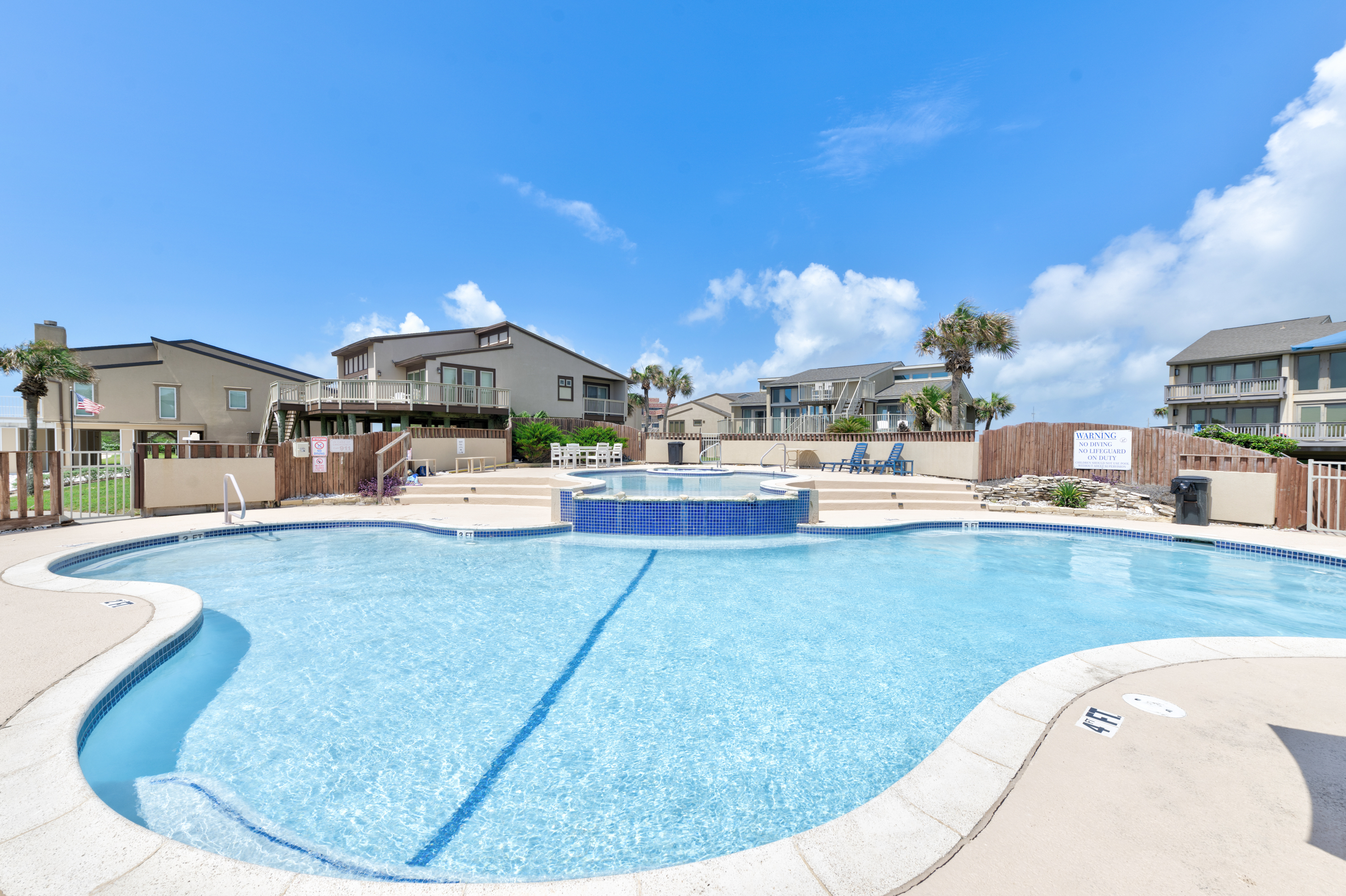 Cool Off or Soak Up: Community Pool and Hot Tub Just Steps Away! 
