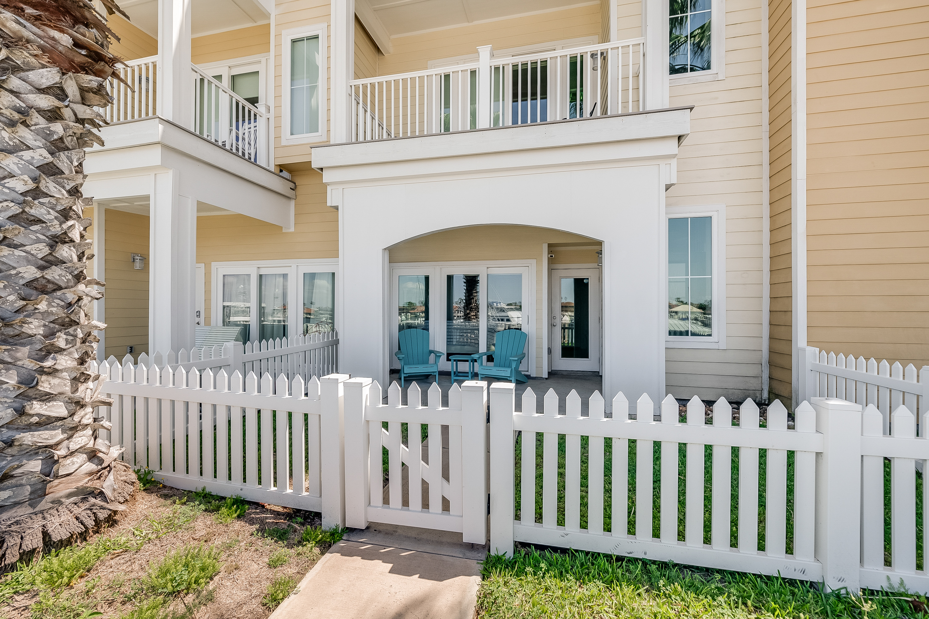 Curb Appeal - Welcome to Piper Condo IMB5