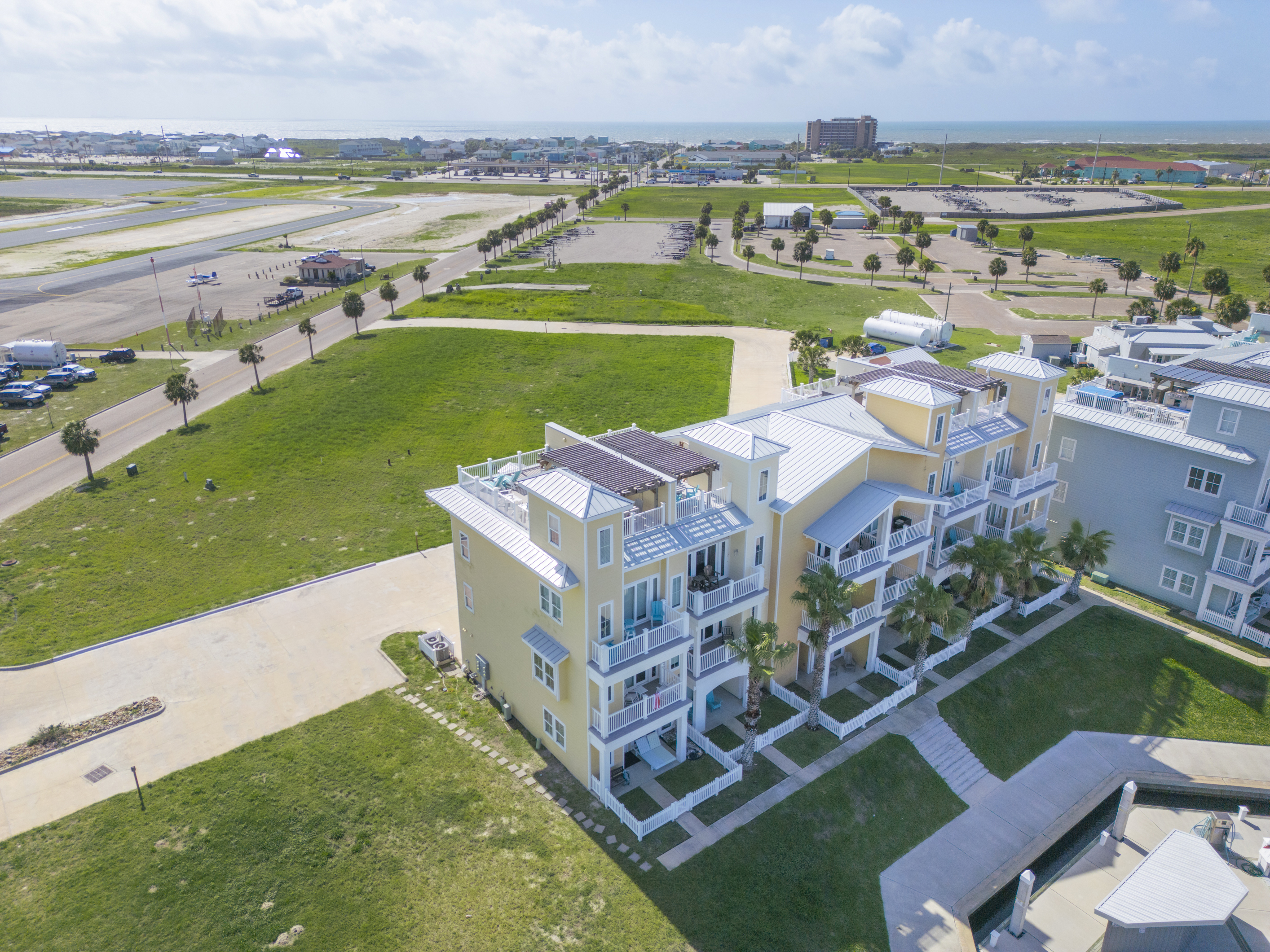 Full View of Piper Condo IMB5