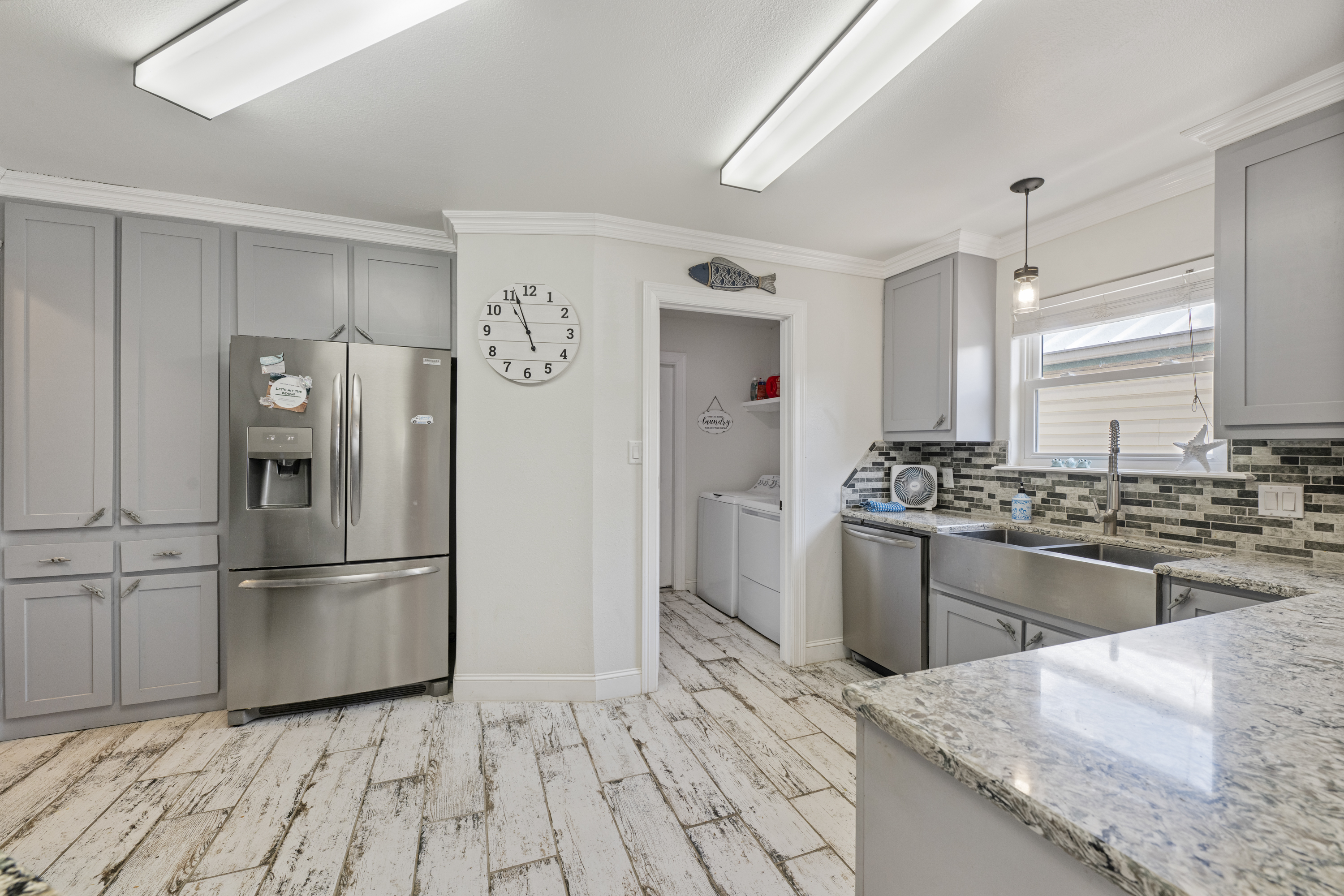 Well-Equipped Kitchen for Everyday Living & Entertaining