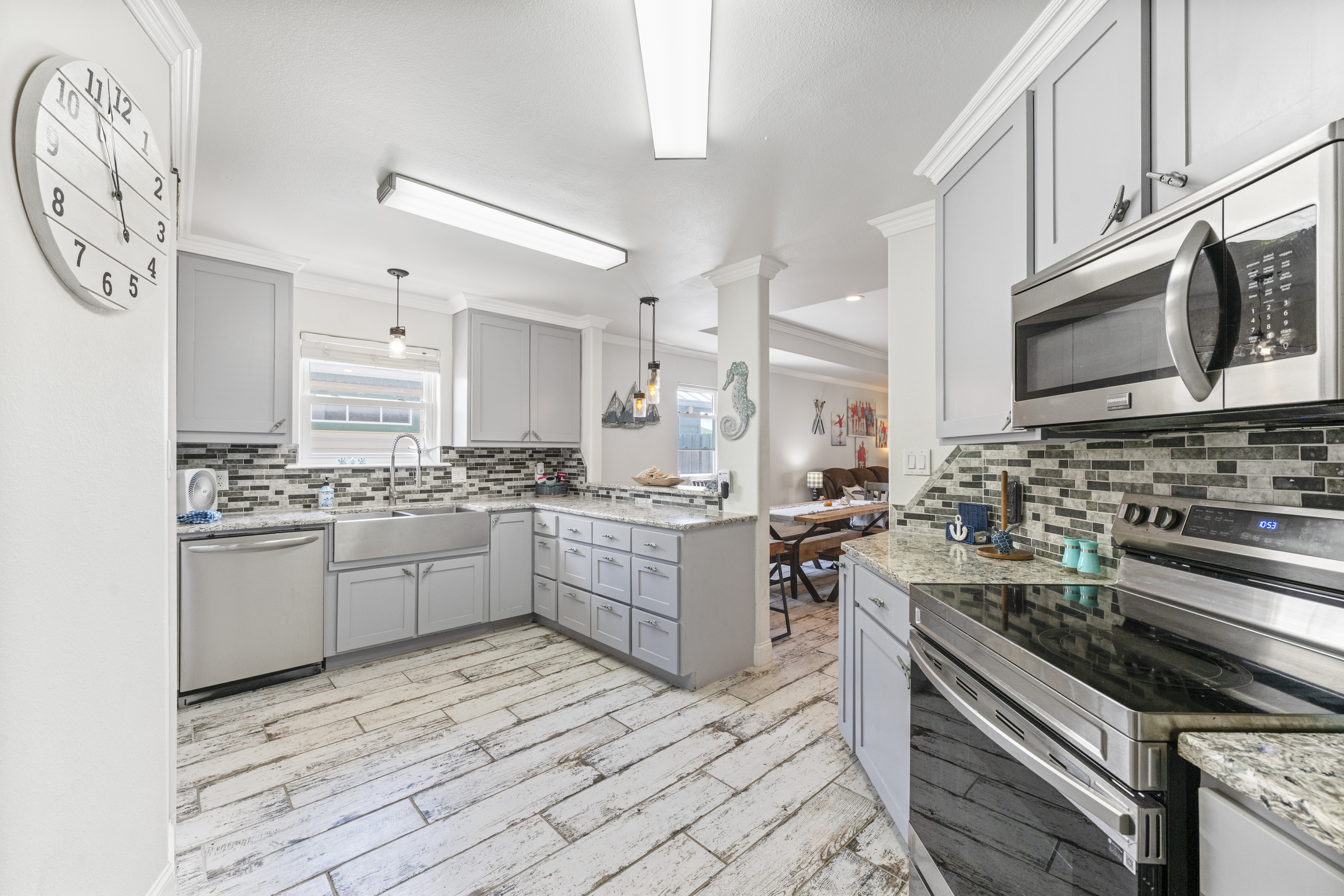 Cook with Ease in A Kitchen That''s Ready for Gatherings, Big or Small