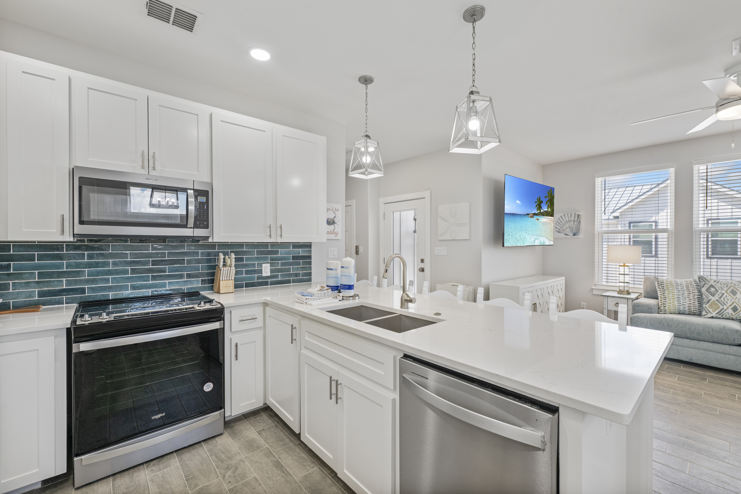 Spacious Kitchen with 5-Seat Island- Perfect for Entertaining 