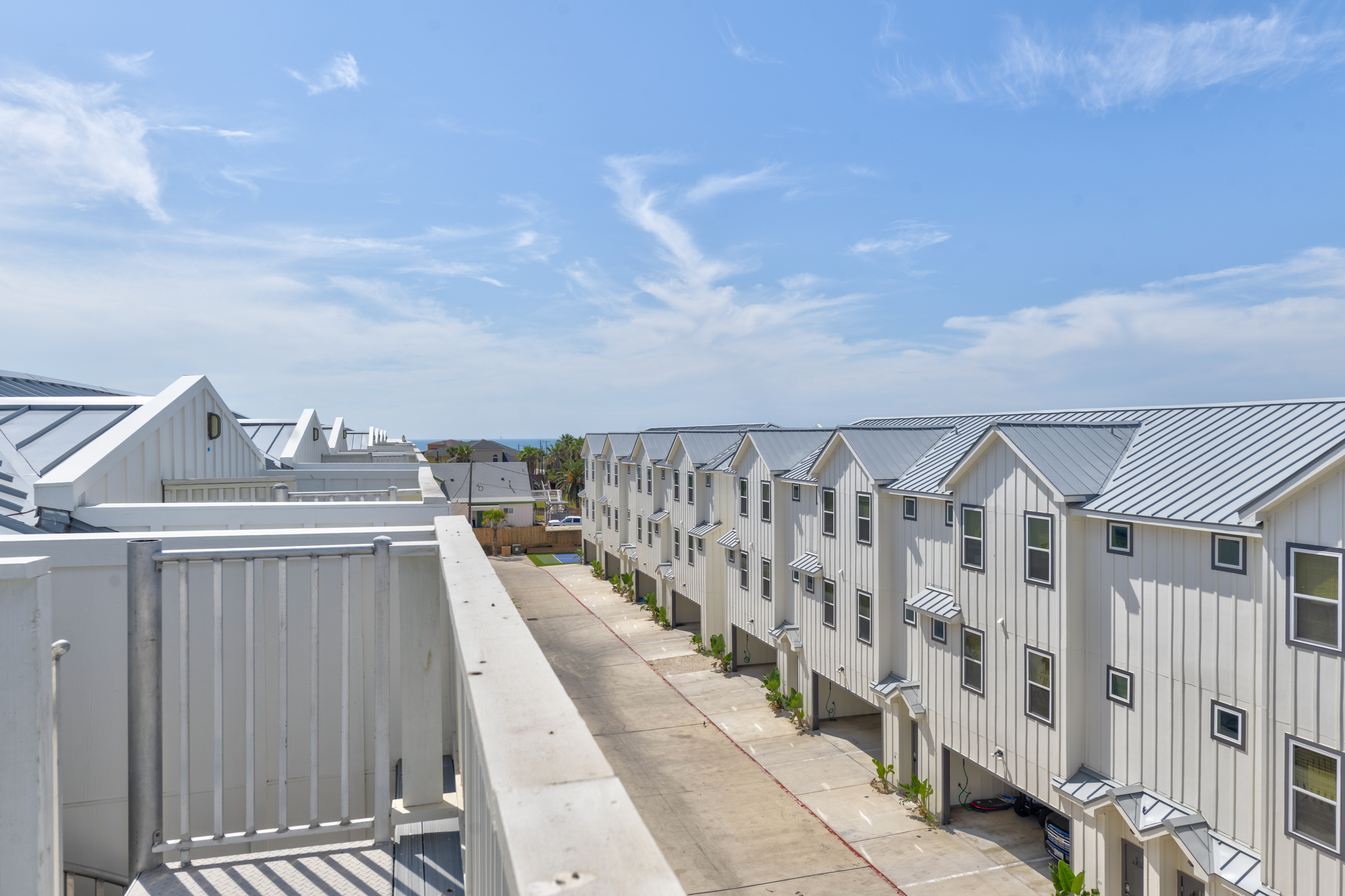 Rooftop Retreats: Soak in the Gulf Coast Breezes 