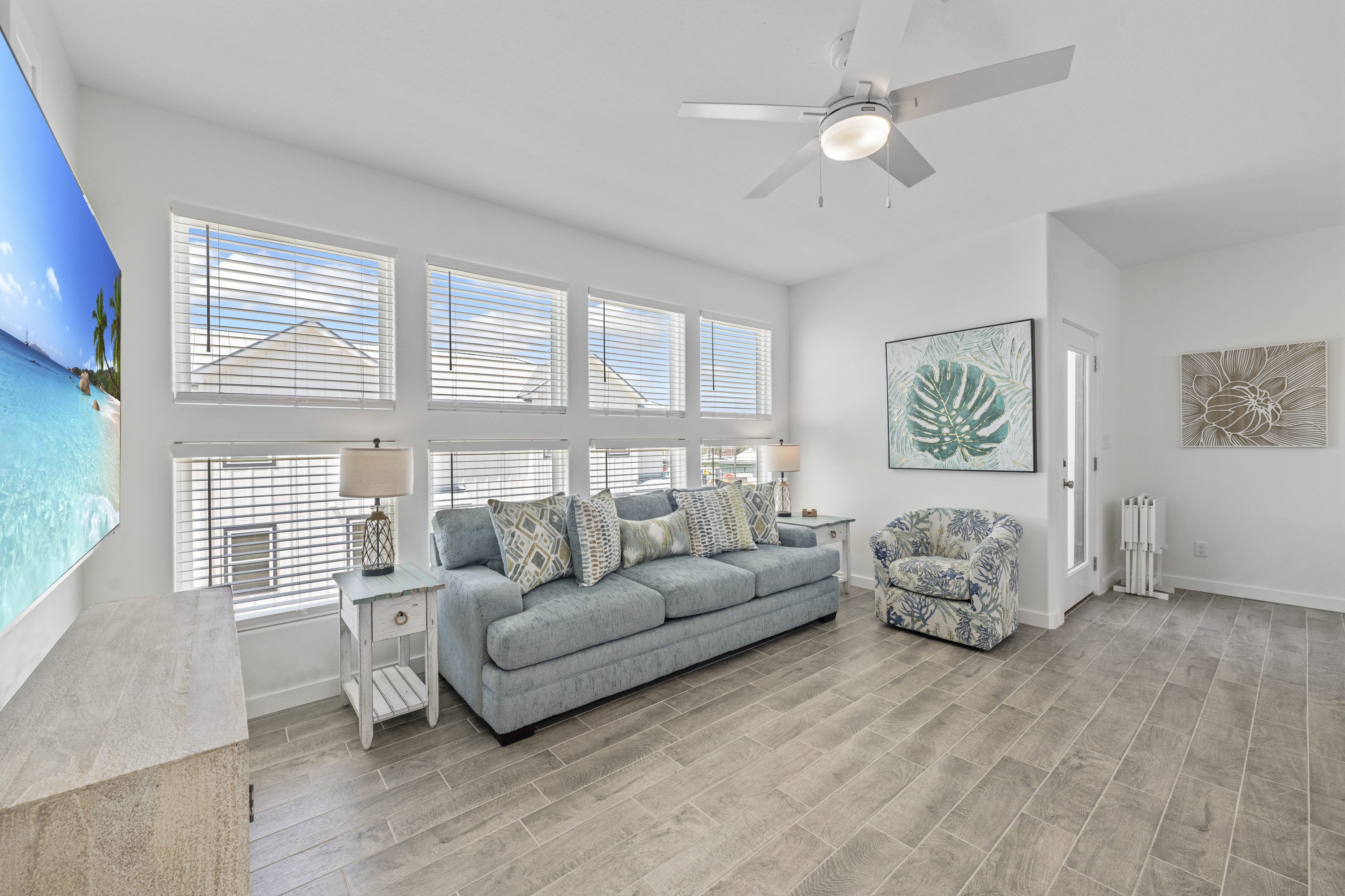 Sunlit Spaces with Seating to Spare