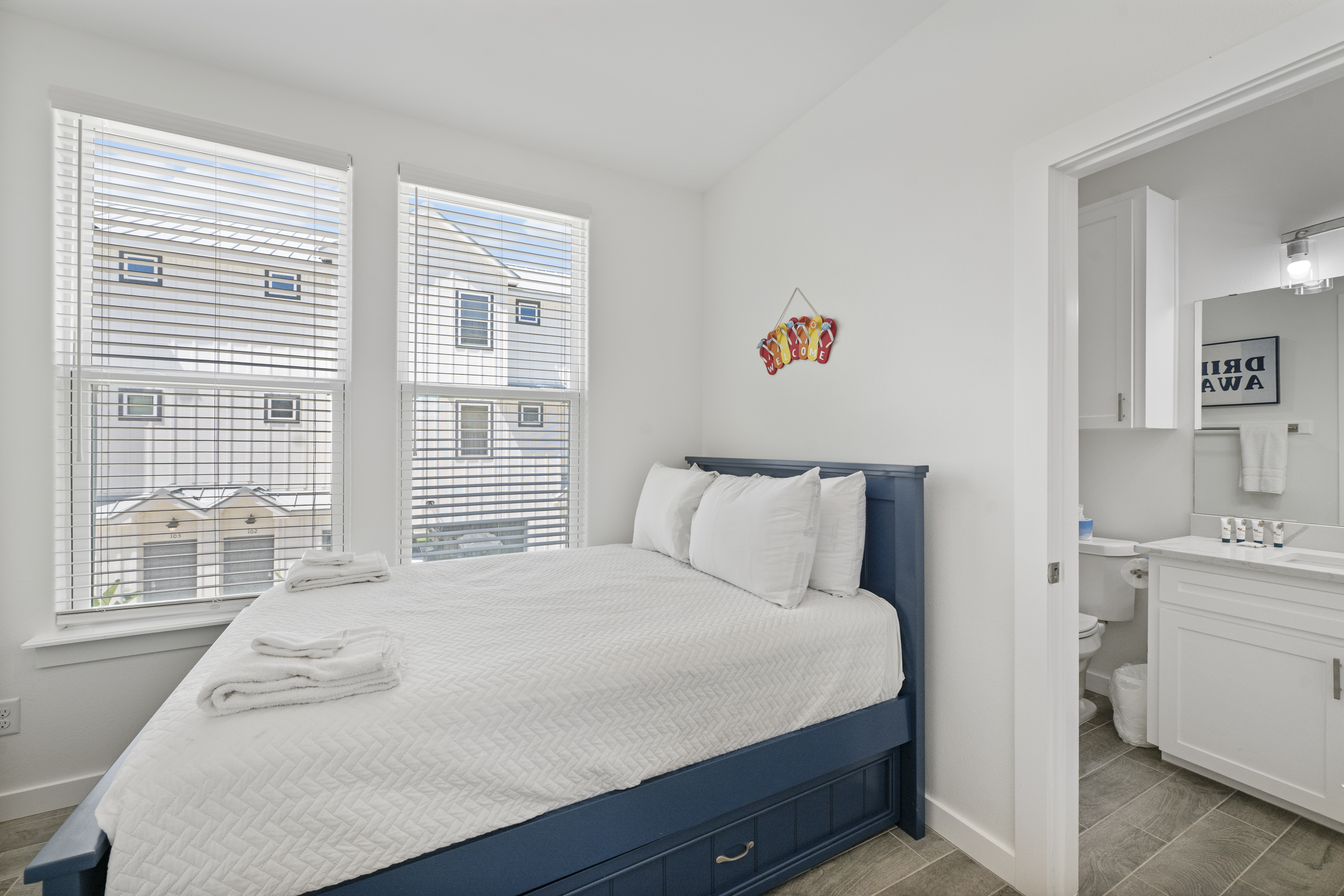 Room to Share: Full Bed, Twin Trundle & Adjoining Bathroom