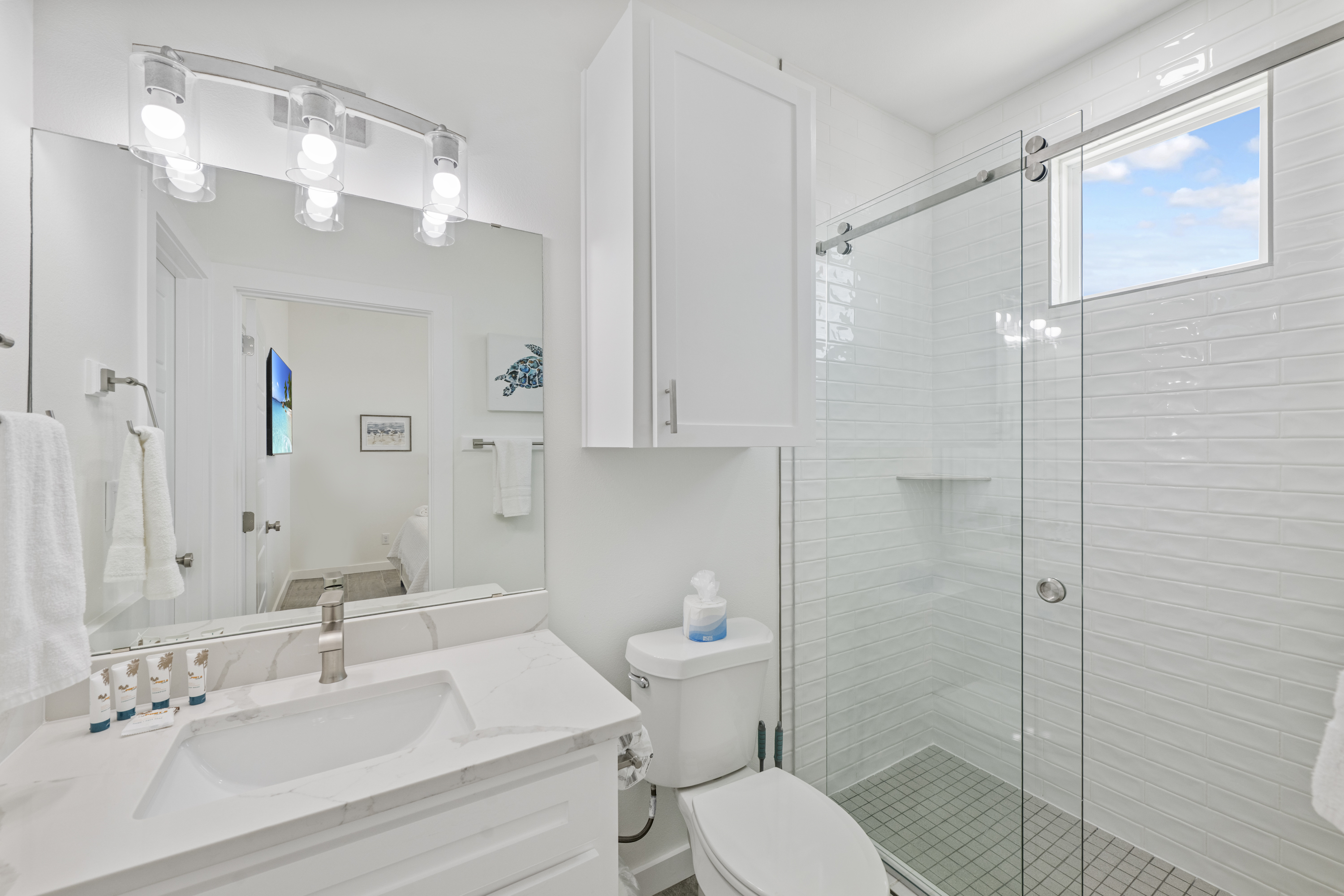 Shared 2nd Floor Bathroom Serving King and Full Bedrooms 