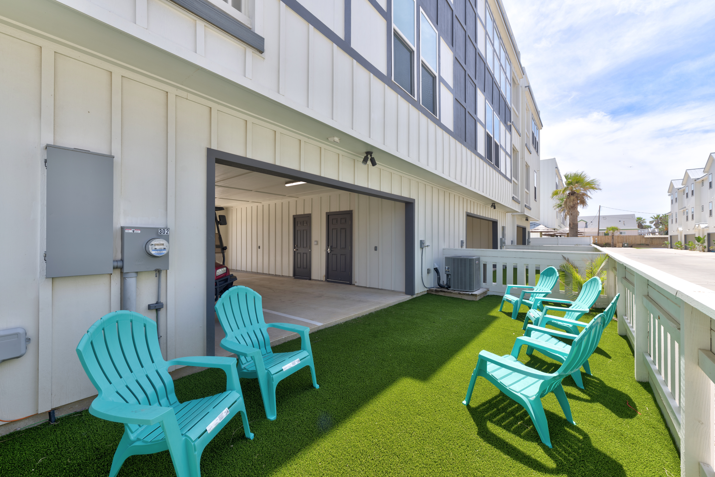 Private Outdoor Space with Turf- Perfect for Lounging and Games
