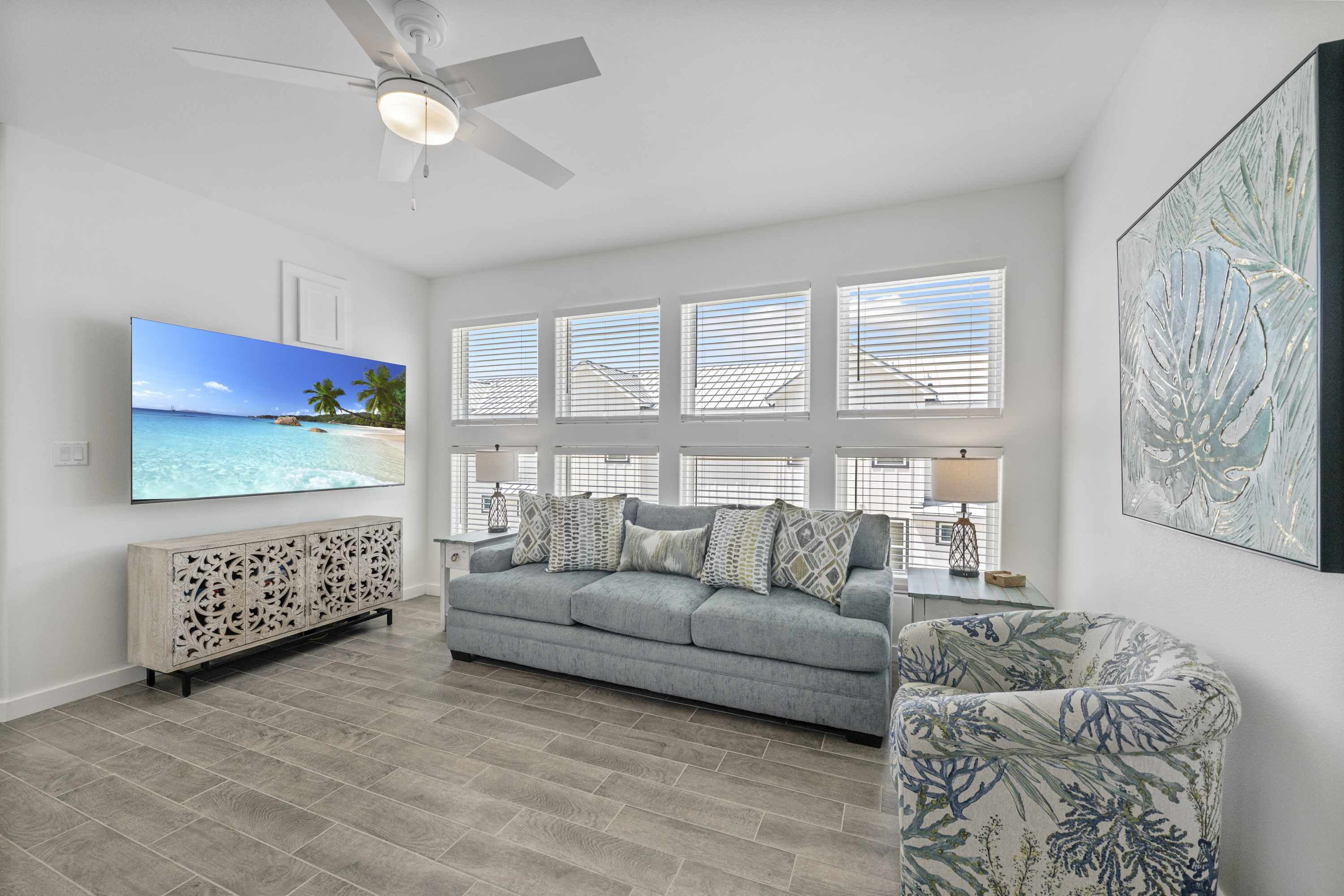 A Space to Unwind: TV and Lounge Seating 