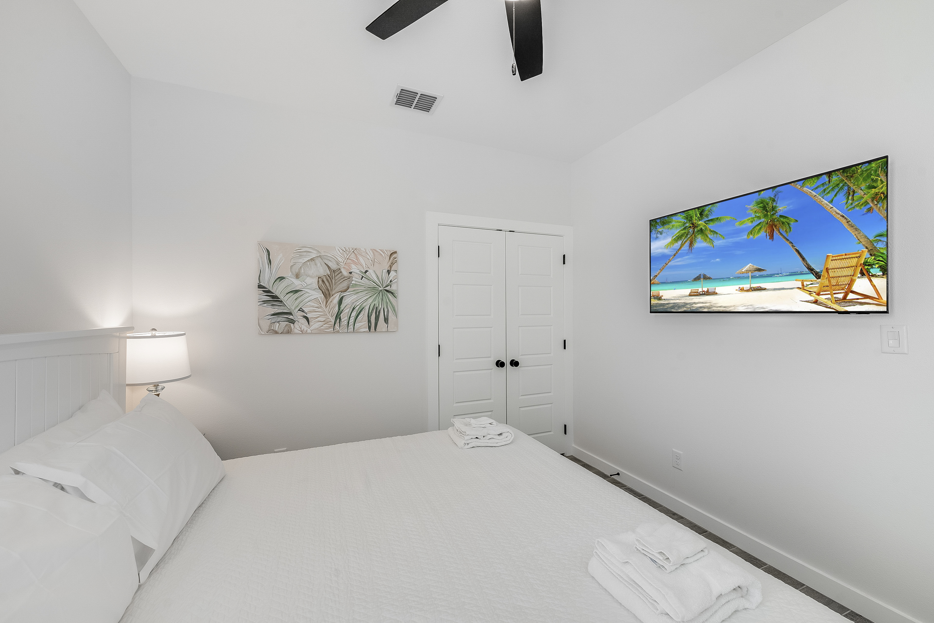 King Comfort with TV and Shared Bath