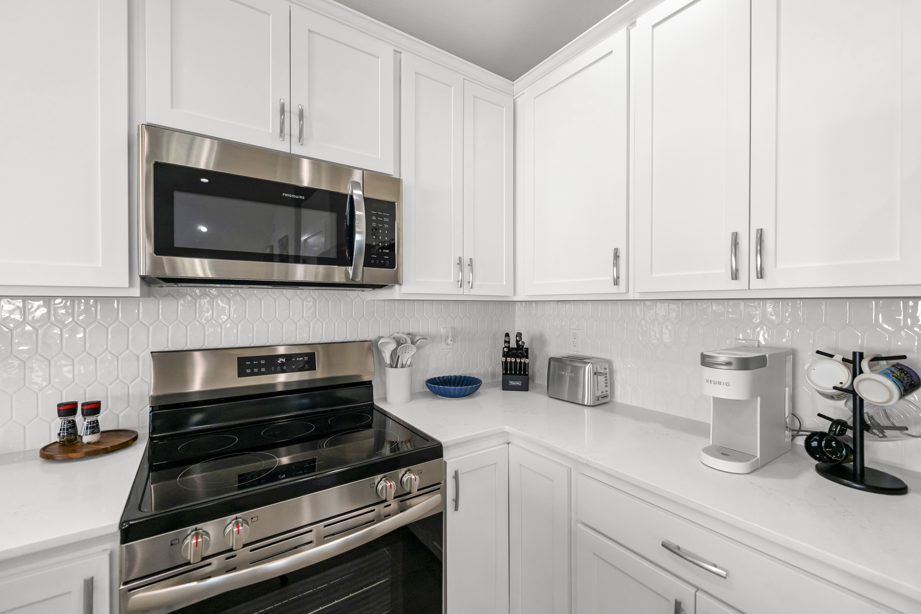 Coffee maker, toaster, and other essentials provided