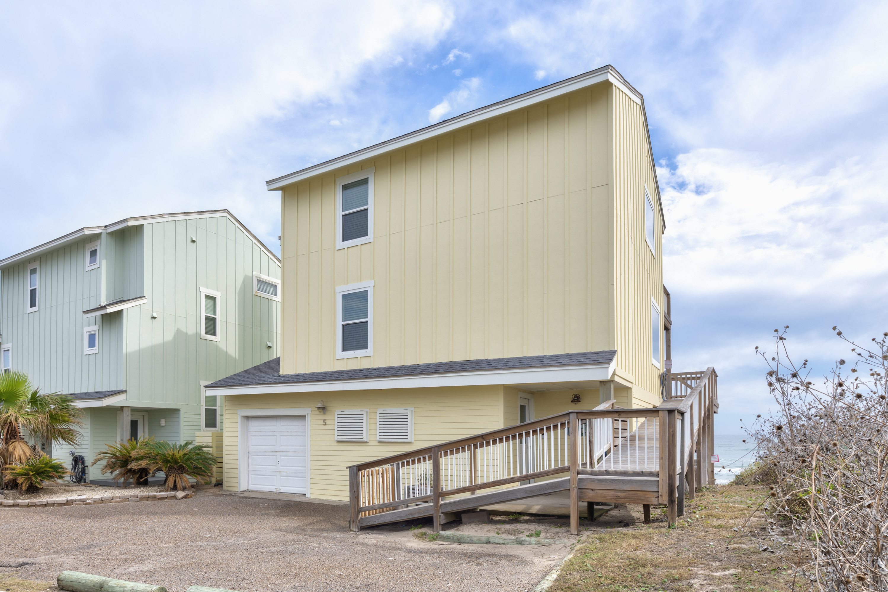 LC5 Has parking for 2 vehicles