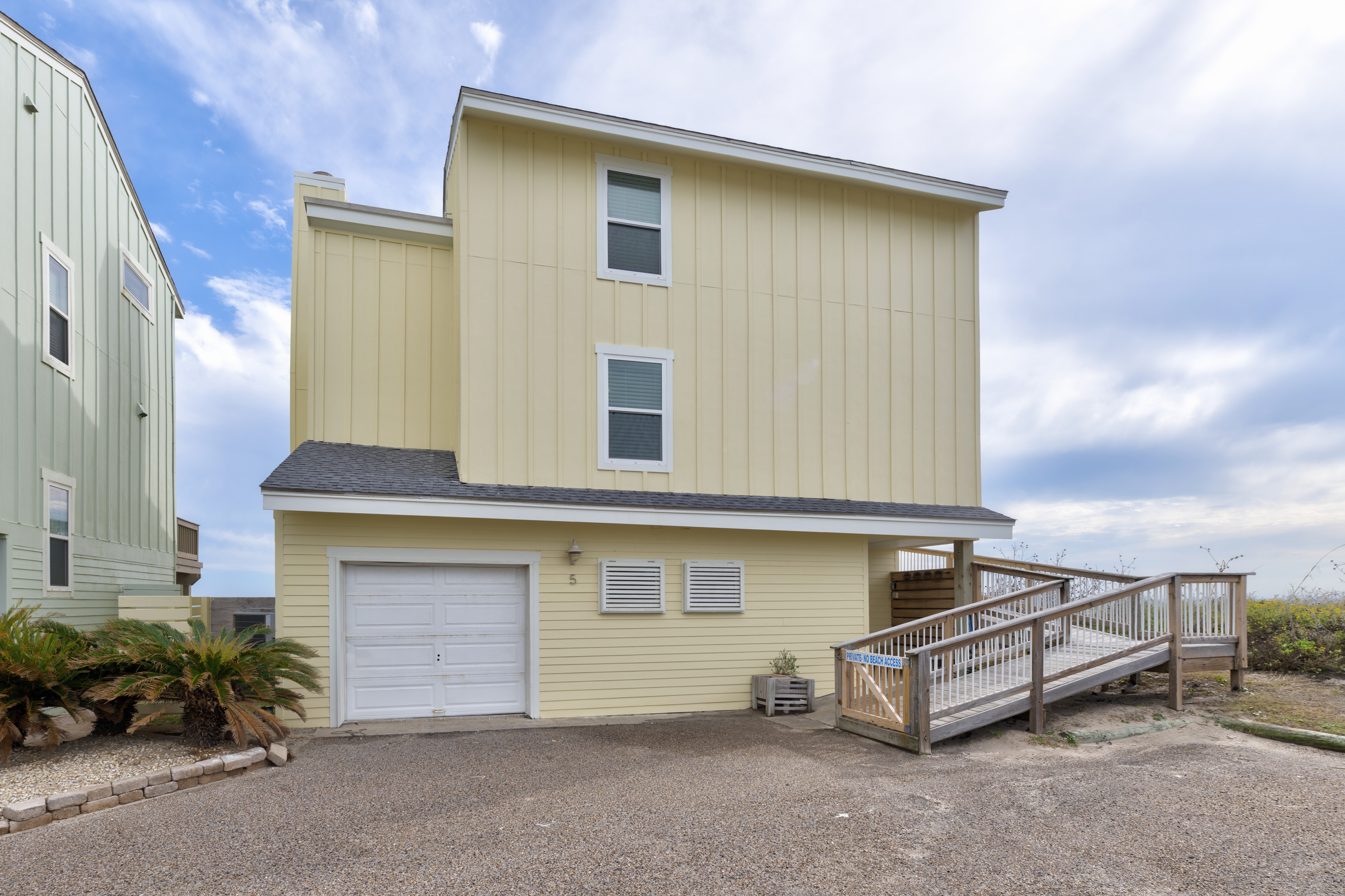 Unbeatable Views, Endless Breezes at LC5!