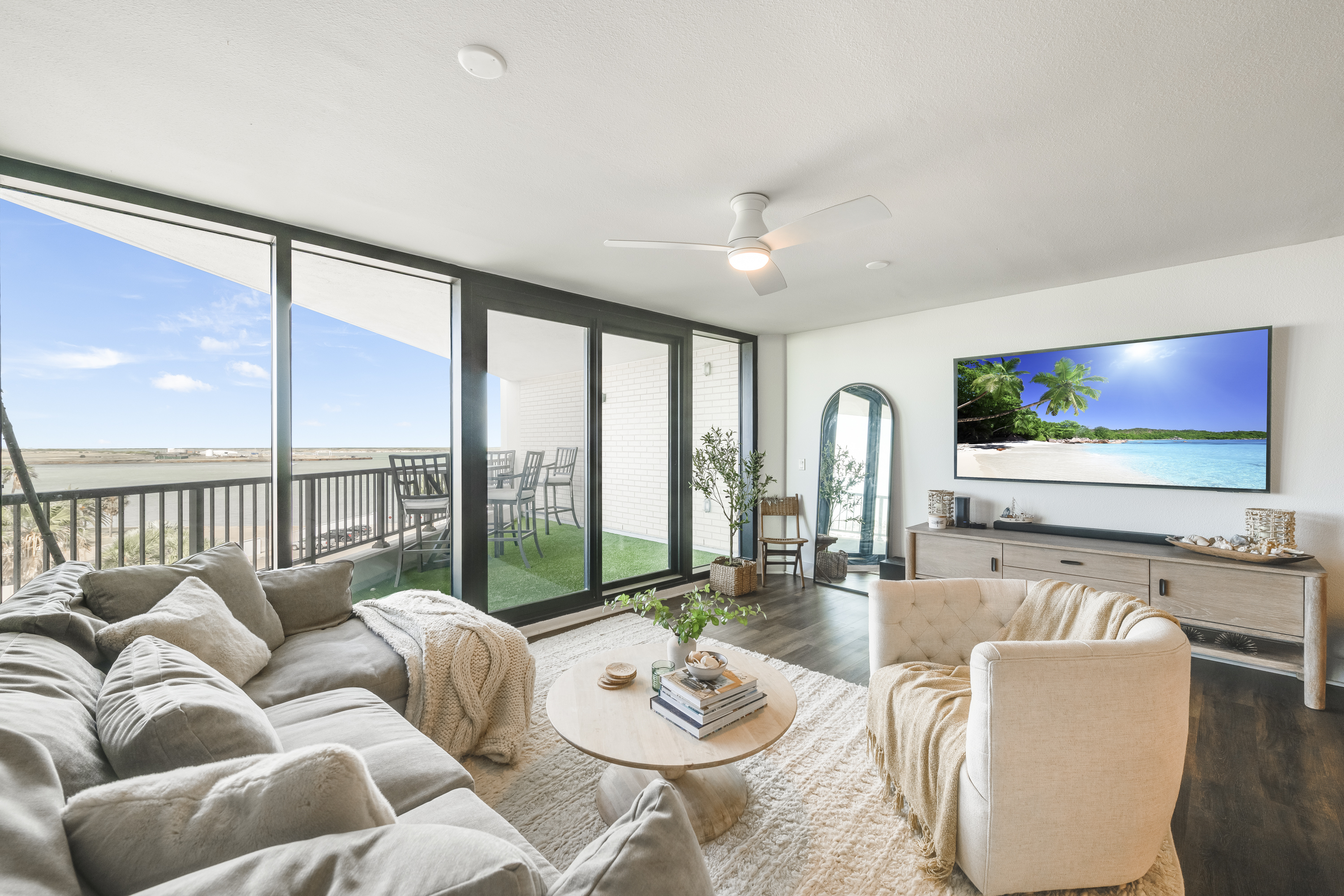 A living area where gathering comes naturally 