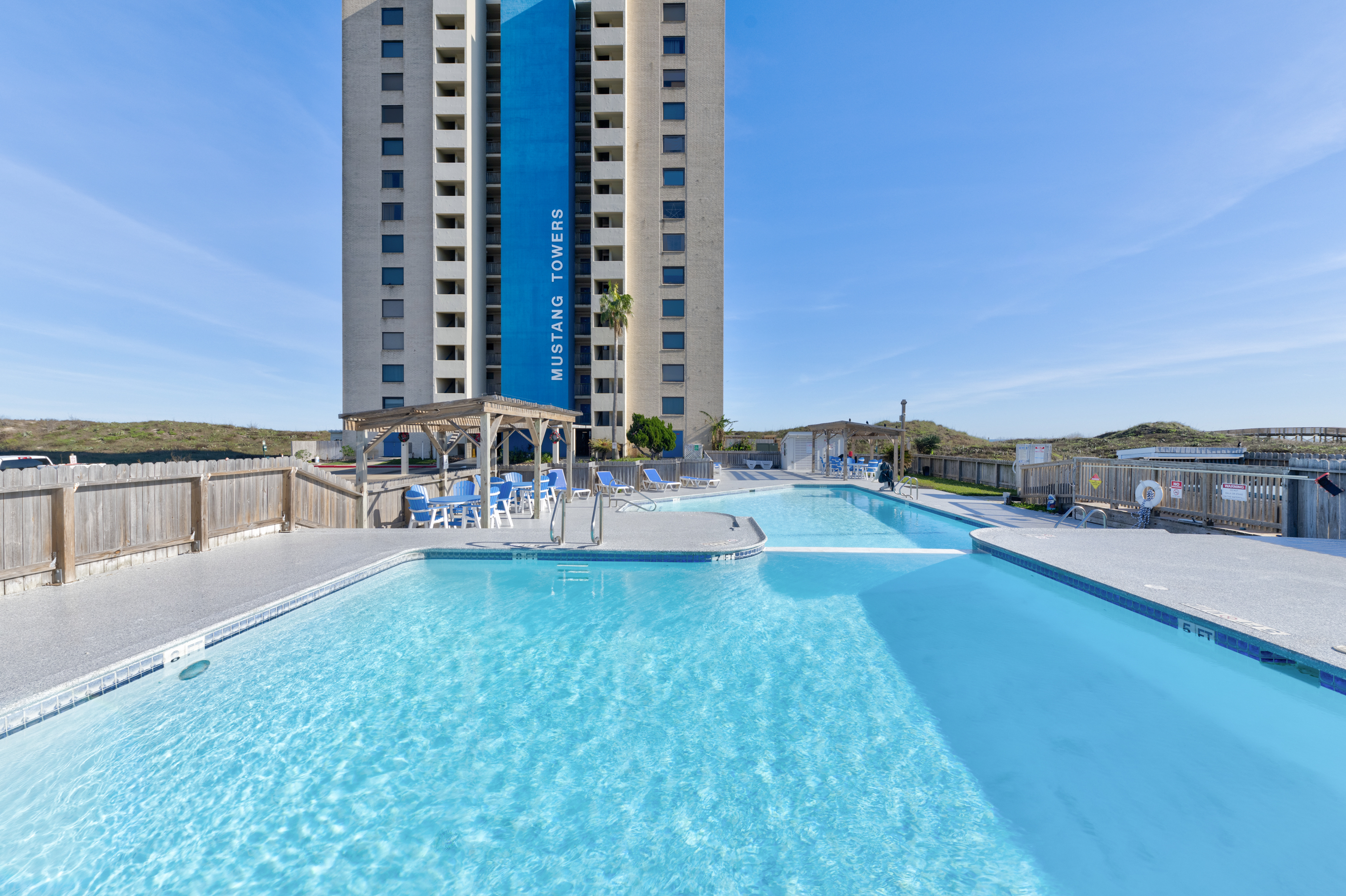 Enjoy a very spacious pool and relaxing hot tub, making Mustang Towers the ultimate guest relaxation destination.