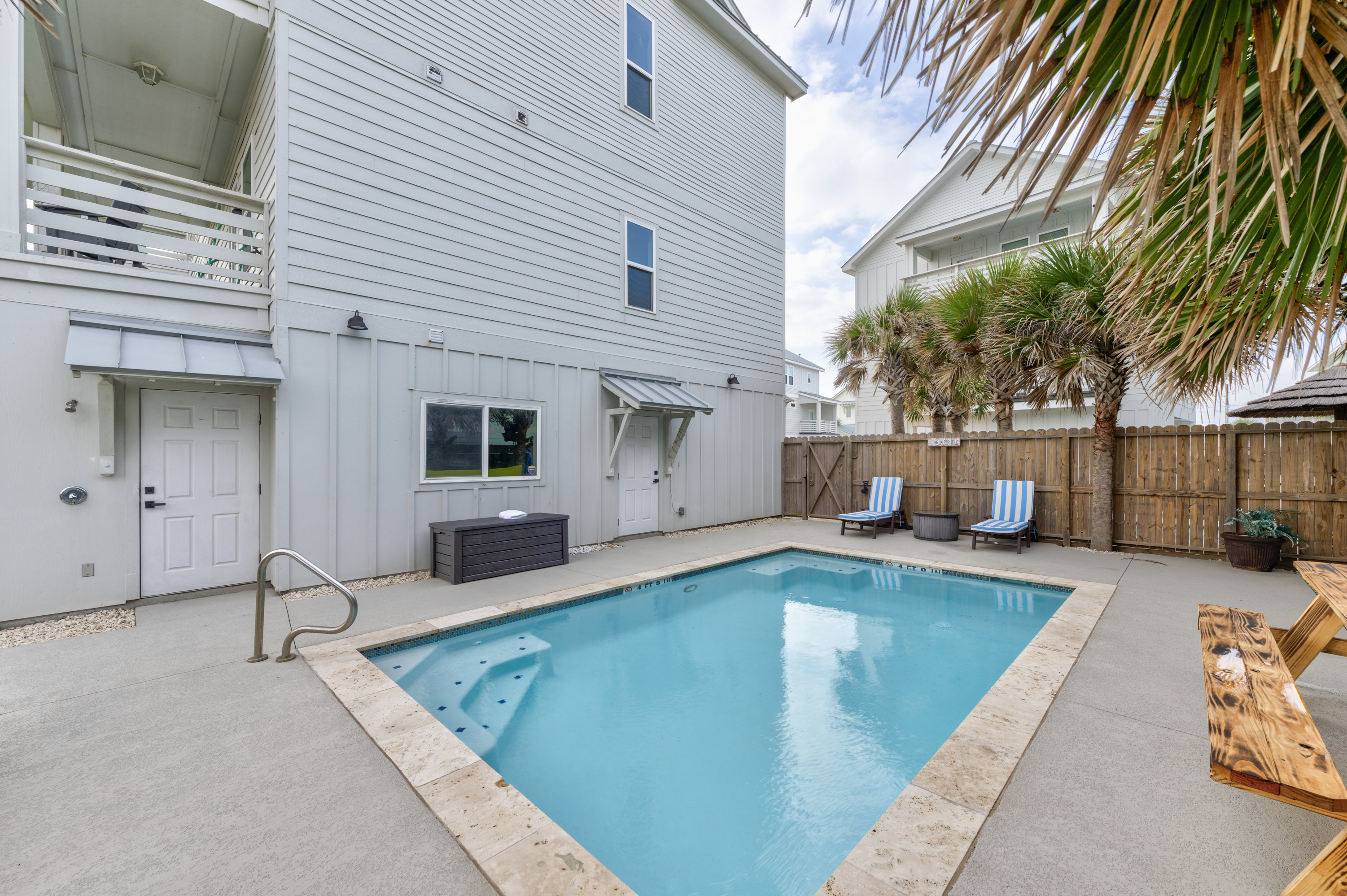 Rinse off the beach with the convenient outdoor shower, then jump straight into the pool!
