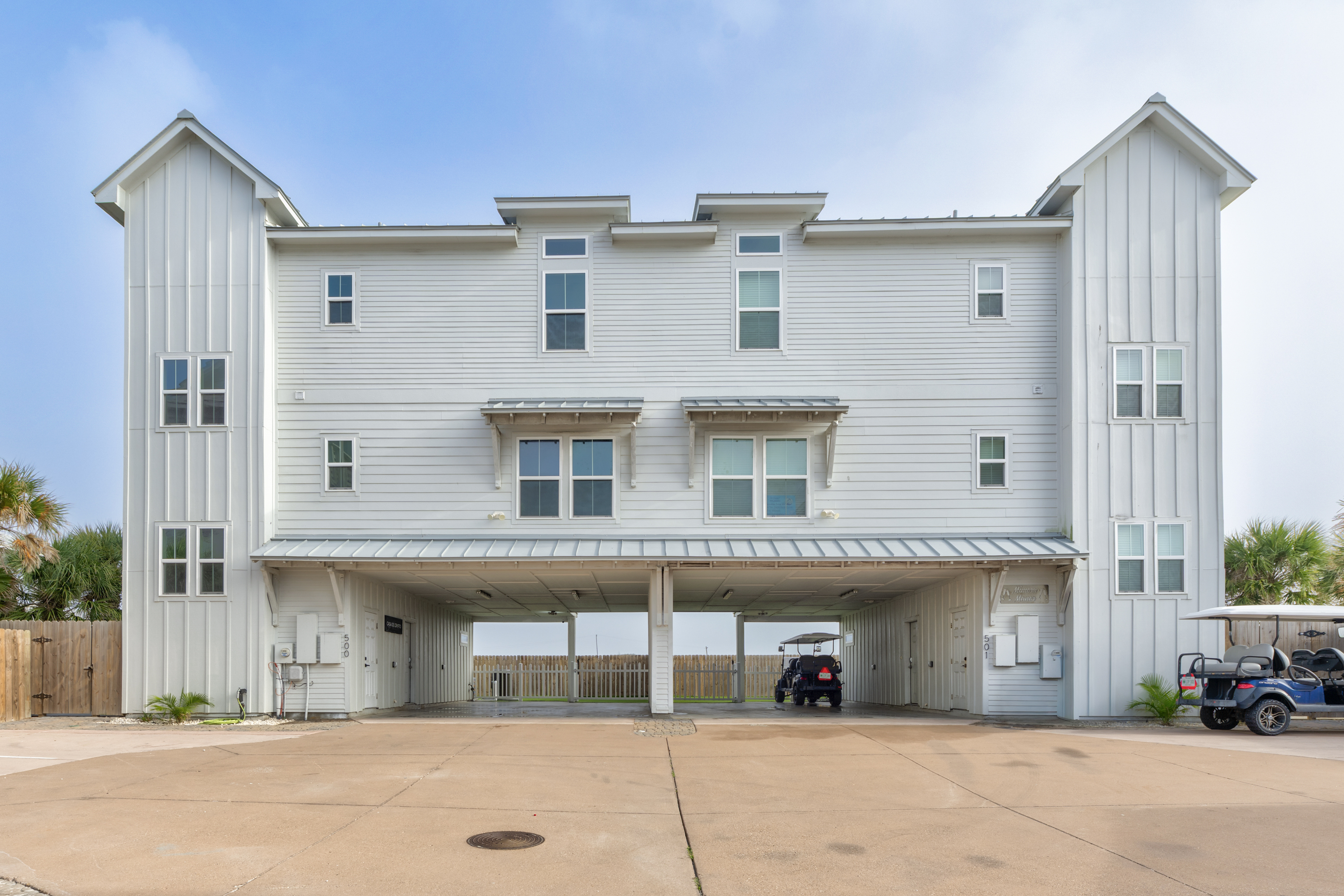 Casa De Crypto PPV500 in Paradise Palm Villas—park 5 cars, splash in your private pool, and fire up the grill for some fun!