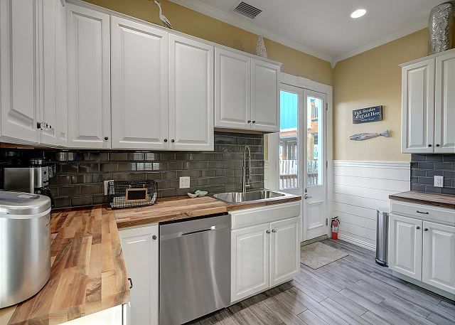 Full kitchen 