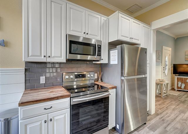 Full kitchen 