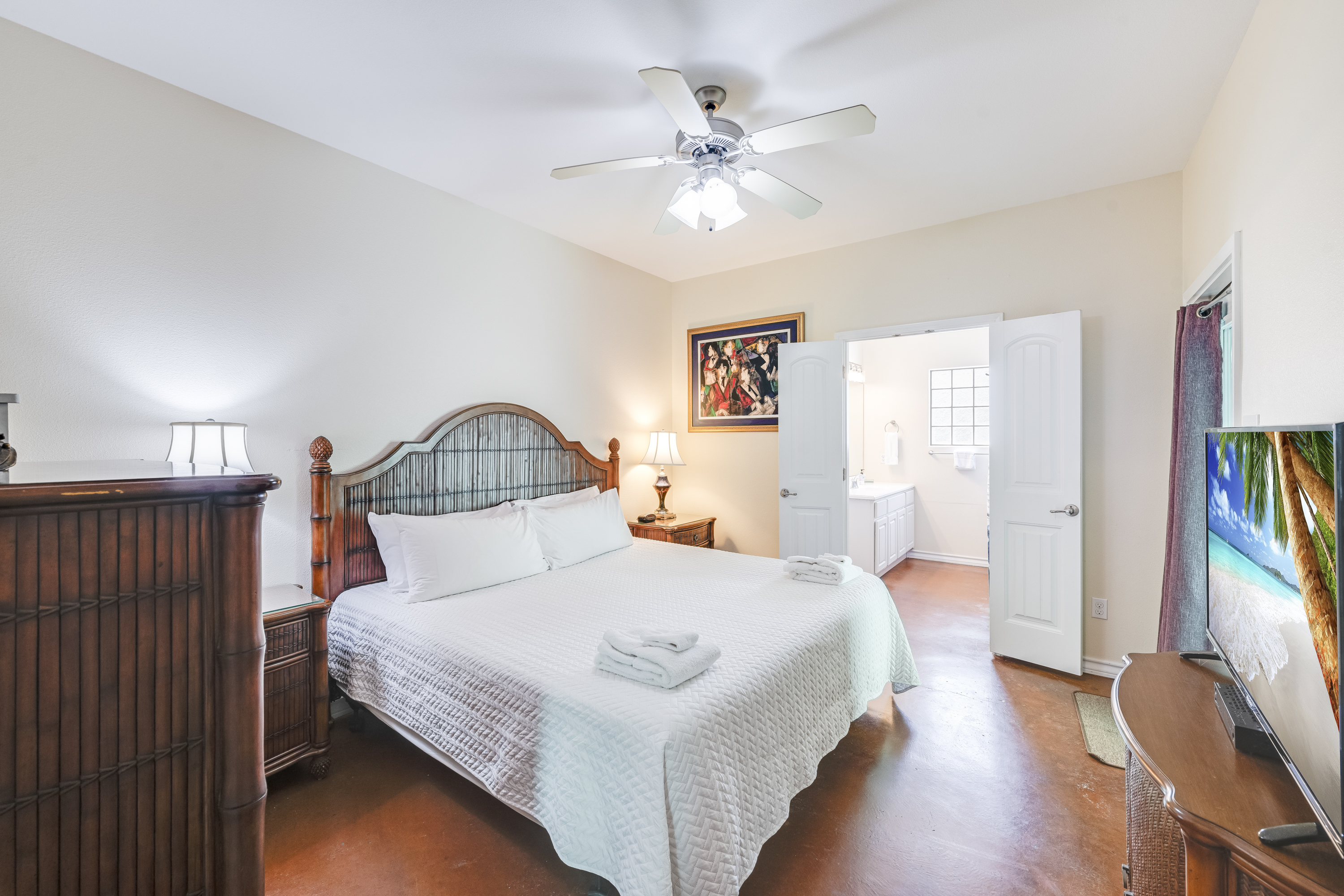 First king ensuite bedroom