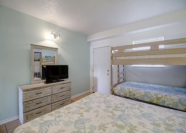 queen bed with bunk room