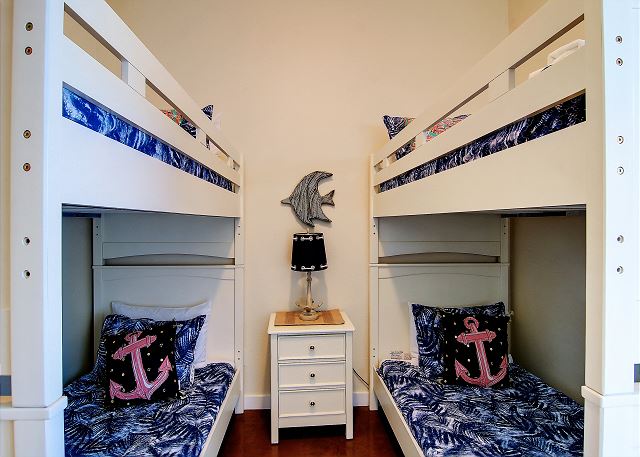 Quad twin bunk bed room