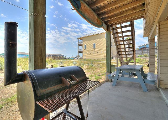 Side patio with grill
