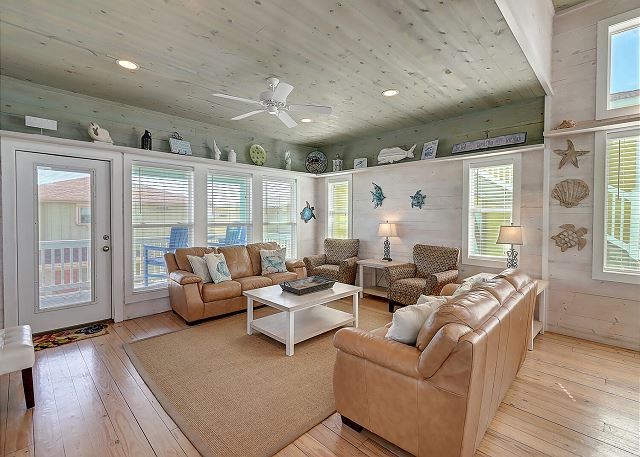 Spacious Family Room