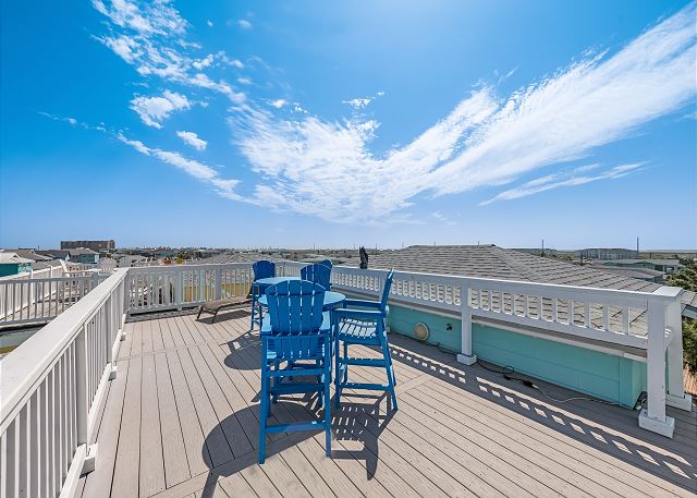 Roof Top Deck offering panoramic views
