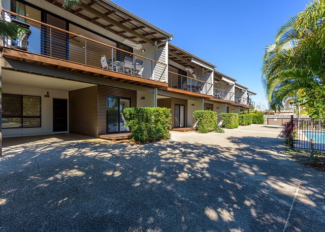 Unit 2 Rainbow Surf - Modern, double storey townhouse with...