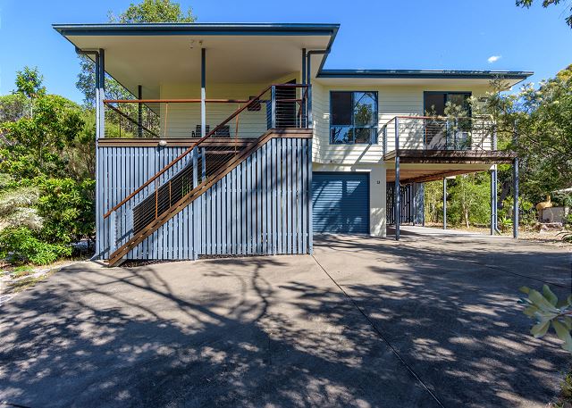 12 Ibis Court - Highset beach house with natural bushland...