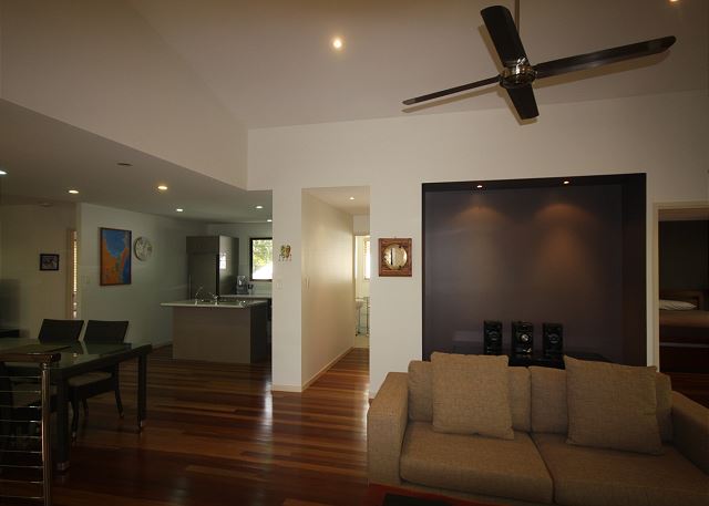 3 Naiad Court - Modern, two storey home with bushland views,...