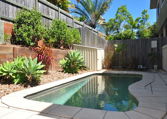 Unit 2,15 Carlo Road- Rainbow Beach - pool, air...
