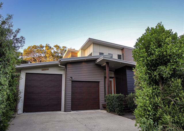 17 Naiad Court - Modern, open plan family home with covered...