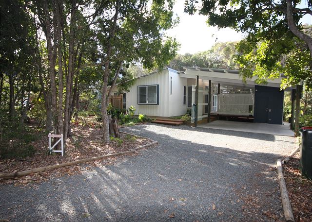 15 Belle Court - Modern, architect designed, open plan...
