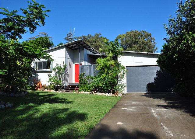 10 Double Island Drive - Modern family home, centrally...