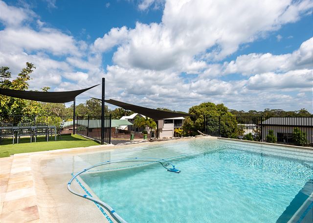 13 Coora Court - Sleeps 6, pool, air con, pets