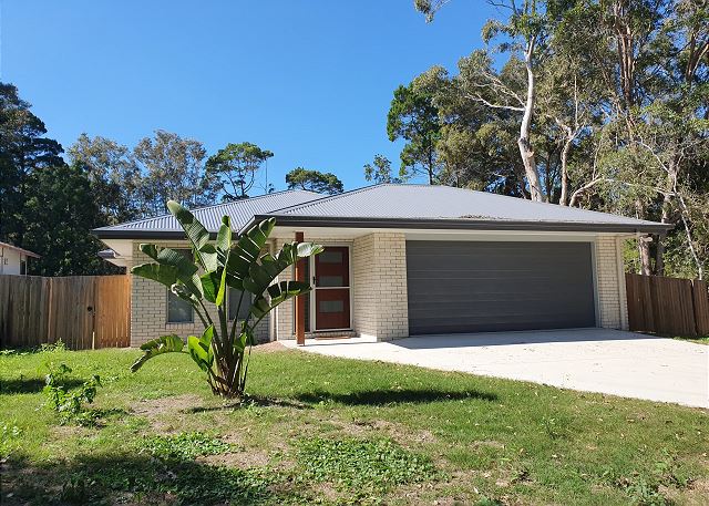 26 Satinwood Drive- Low set modern, sleeps 8