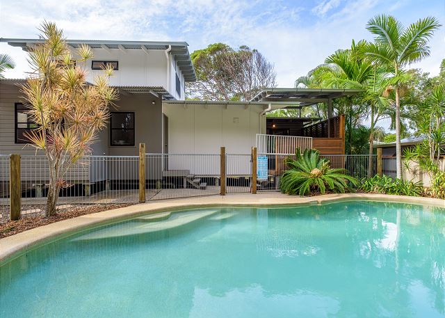 12 Naiad Court- Pool, sleeps 7, close to beach
