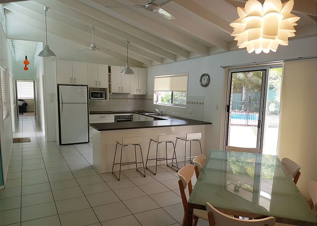 15 Larapinta Court - Family home with swimming pool in a...