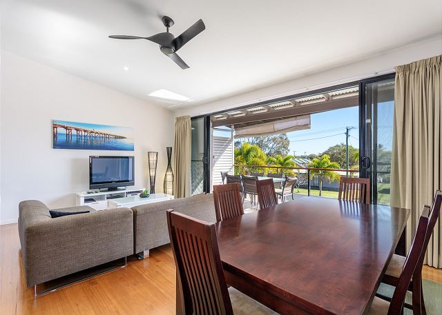 Unit 3 Rainbow Surf - Modern, double storey townhouse with...
