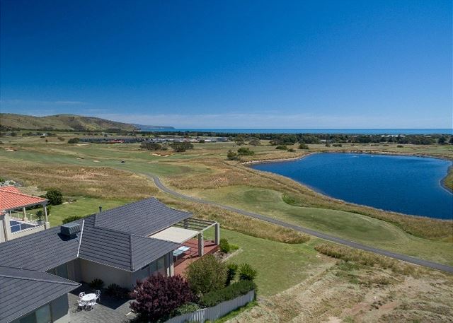 Golfers Paradise (18th Tee) - 52 Huntingdale Drive